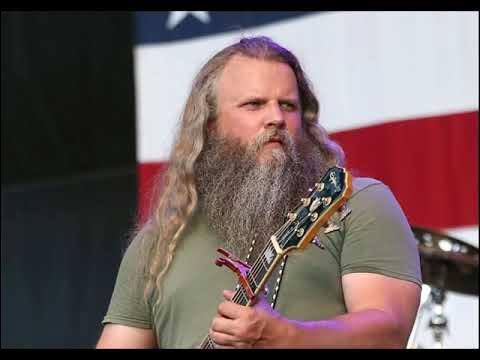 JENNINGS: Jamey Johnson sticks to his country roots.