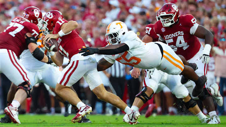 Tennessee Volunteers are defeated by the Oklahoma Sooners defense in their SEC opener.