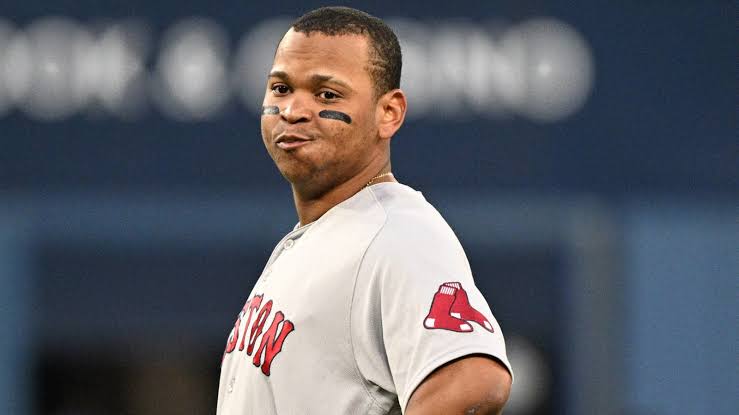 Rafael Devers officially announces his commitment to new York……