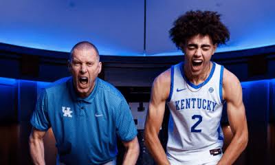 The Kentucky Wildcats celebrate as Dajuan Wagner confirms his return to the team.