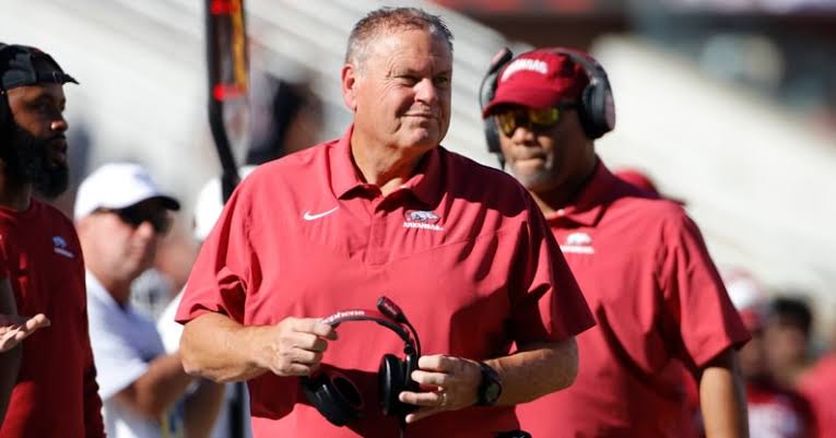 Fans Rejoice as Coach Sam Pittman Announces Commitment to Arkansas Football Pr…..