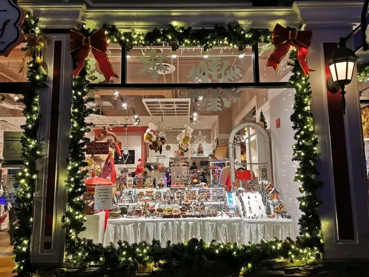 One of the most famous Christmas stores in Ontario that is open year-round is Tinseltown Christmas Emporium in Ottawa