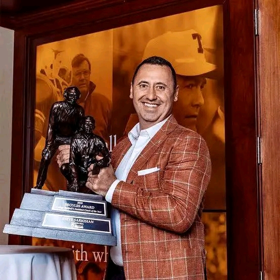 Steve Sarkisian’s Masterful 2024 Season Leads Texas to Big 12 Championship and College Football Playoff, Earning NCAA Football Coach of the Year Award